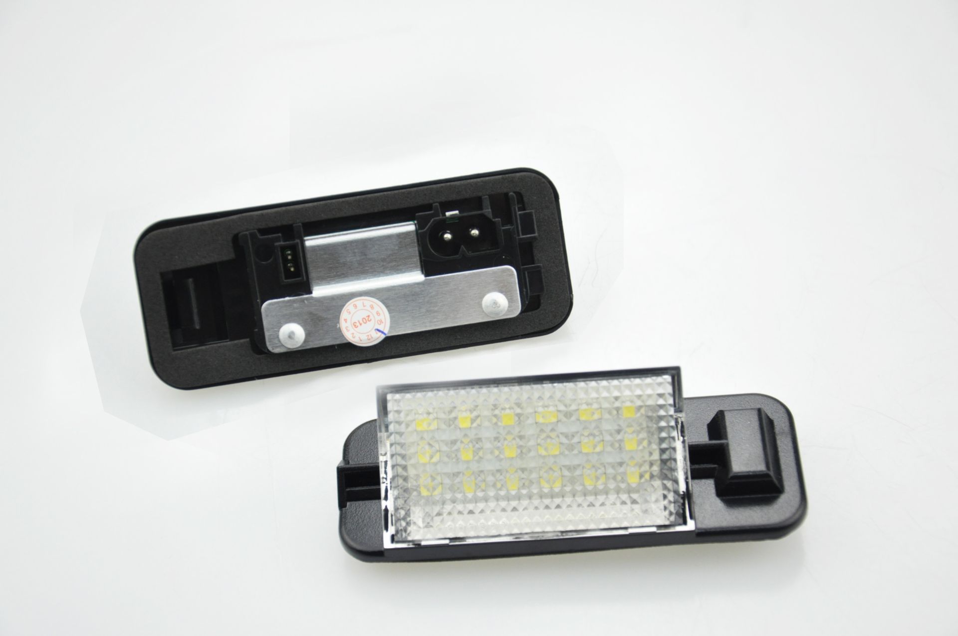 products/325/bmw e36 svetlo tablica.jpg - LED SIJALICE ZA OSVETLJENJE TABLICE - BMW 030113 - Xenon Svetla Beograd
